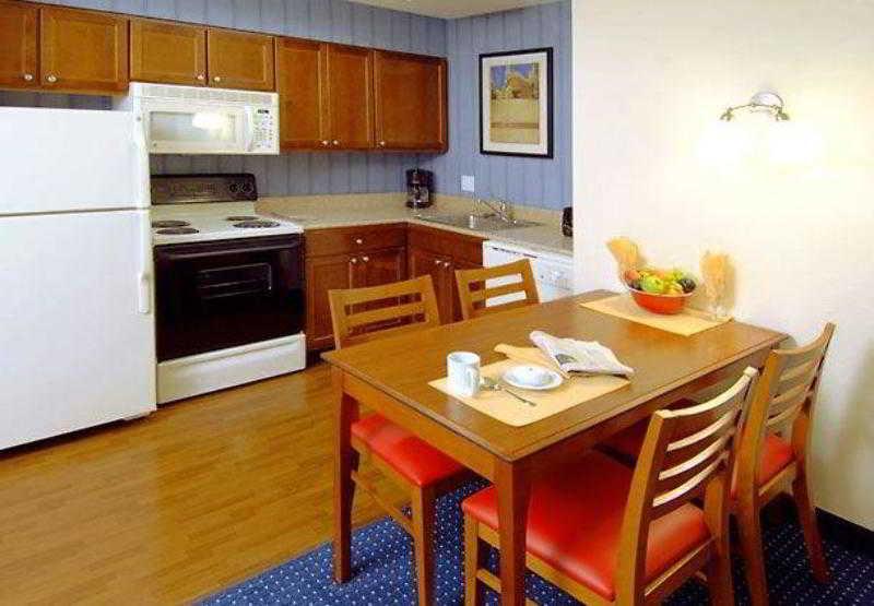 Residence Inn Hartford Роки-Хилл Номер фото